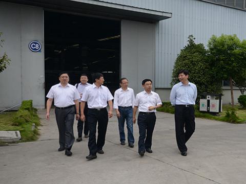 国家认监委领导一行到威腾母线调研